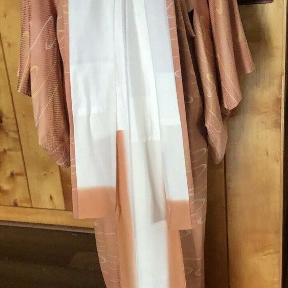 Vintage Japanese Kimono~ Chirimen Silk~ Floral Pattern ~Bust 48 / Length 60 in - Picture 8 of 12